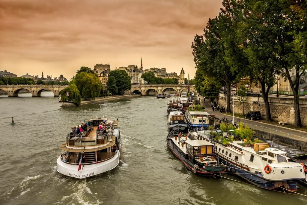 Bateaux Parisiens Paris, Seine River Cruise, France