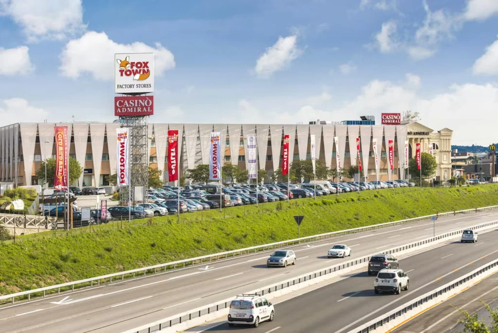 FoxTown Factory Stores