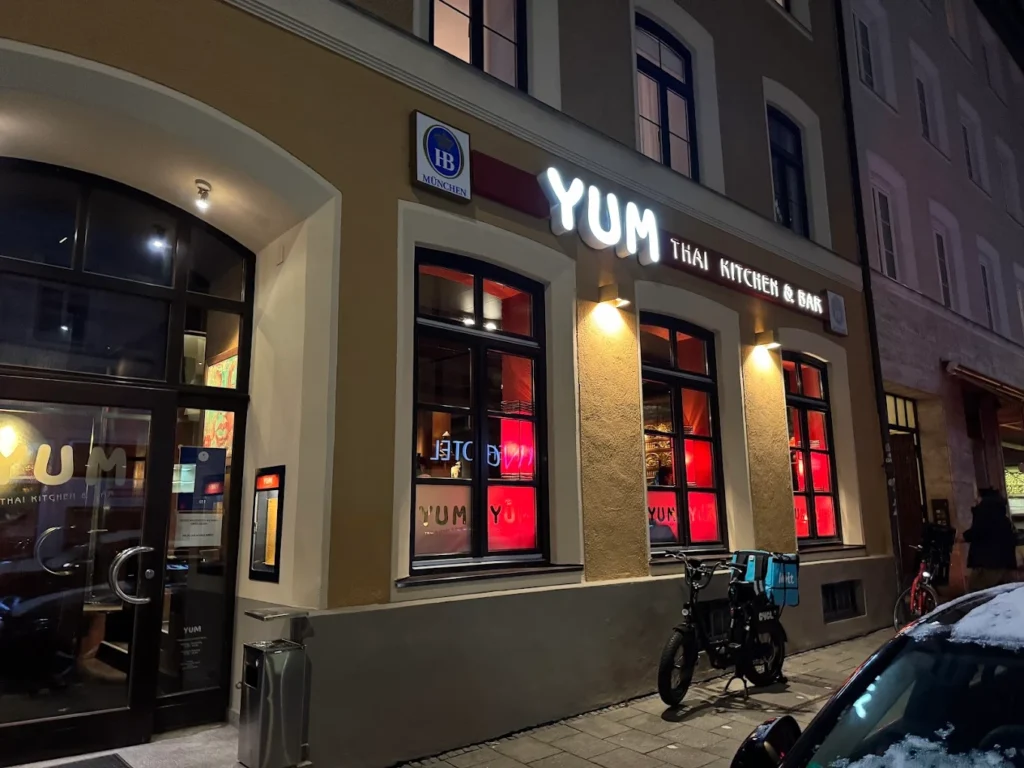 YUM thai kitchen & bar