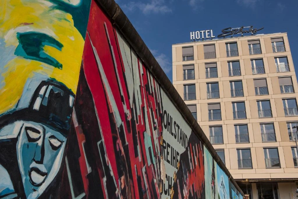 Schulz Hotel Berlin Wall at the East Side Gallery